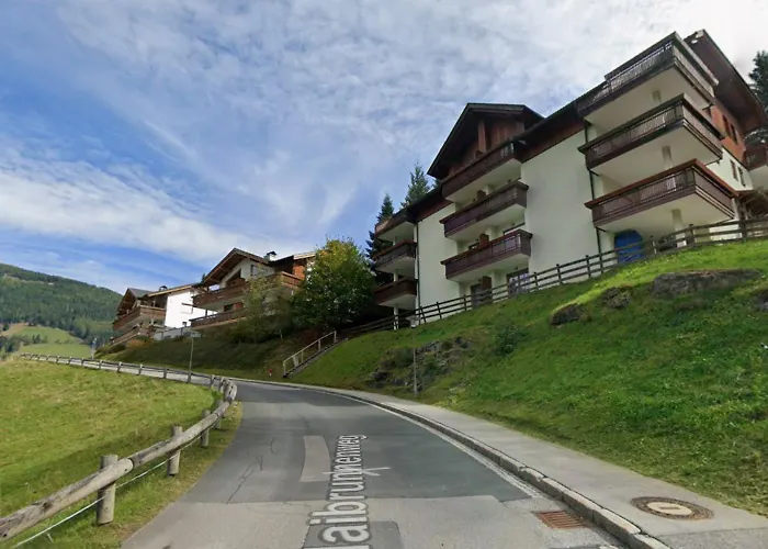 Maibrunn Dali, Ski-in&out